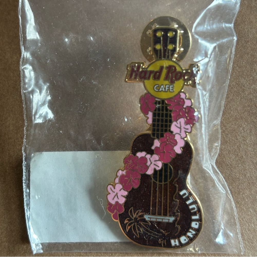 NWT Hard Rock Cafe guitar pin Honolulu